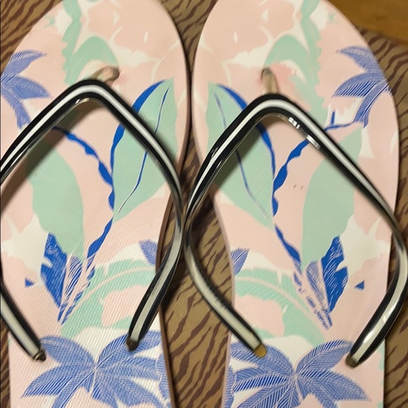 Black and white flip flops - Picture 2 of 3